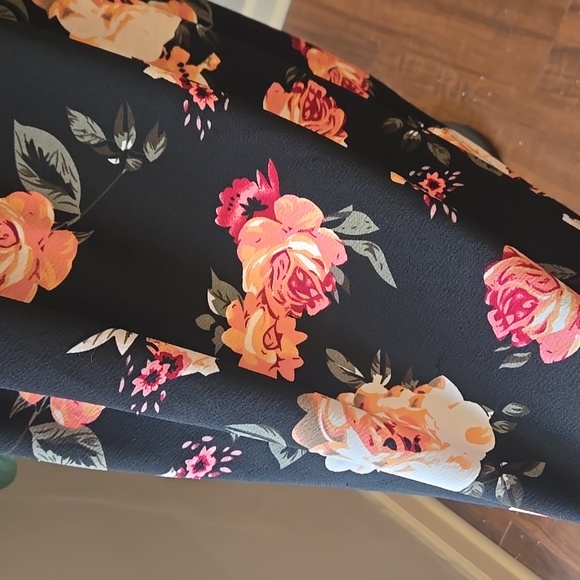 Chic Long Sleeve Black Floral Dress With POCKETS on Each Side!! - Picture 6 of 8